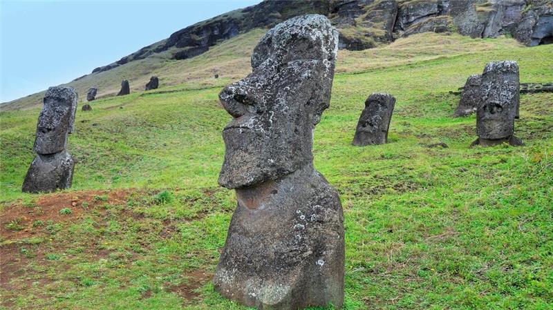 Um die Osterinsel – hier zu sehen die dort befindlichen Moai – geht es im ersten Geschichtsvereinsvortrag des Jahres am 28. Januar.