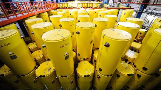 Um diesen Atommüll geht es. Er soll von Jülich ins 170 Kilometer entfernte Ahaus transportiert werden. (Archivbild)