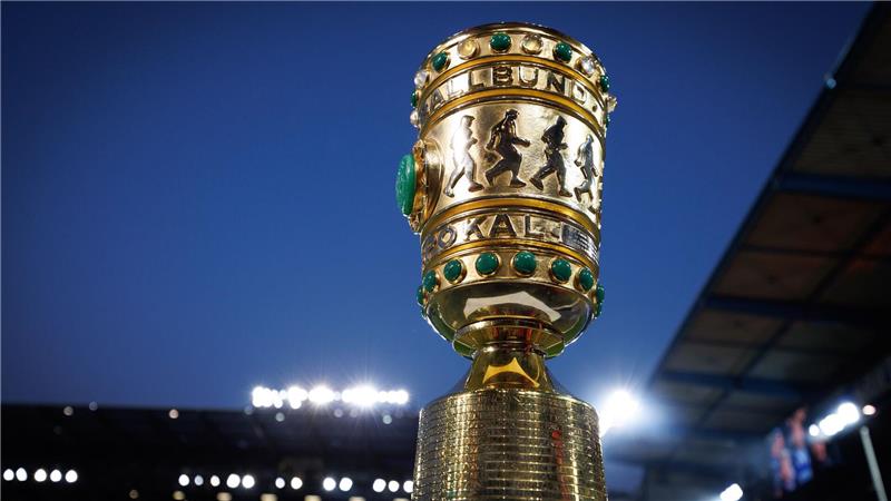 Termine, Tickets, Prämien: So läuft das DFB-Pokal-Finale ab Um diesen Pokal geht es im großen Endspiel von Berlin.