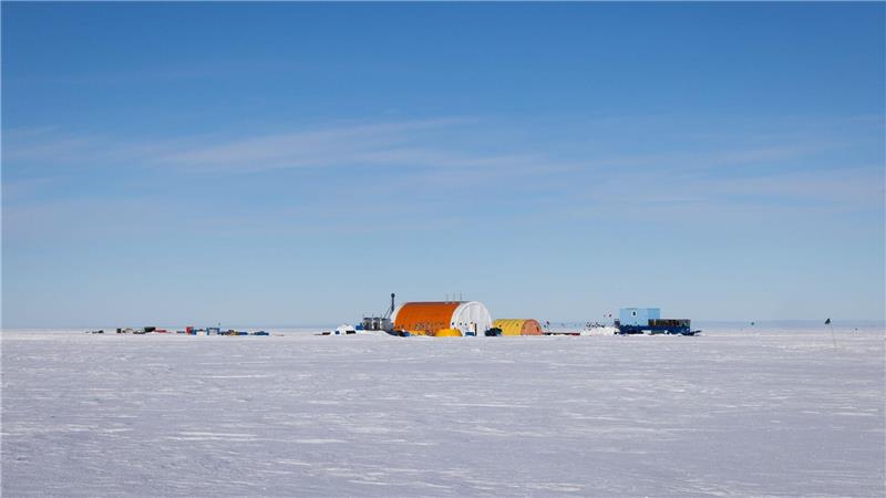 Um ein Camp an dem abgelegenen Ort aufzuschlagen, war schweres Gerät nötig. 