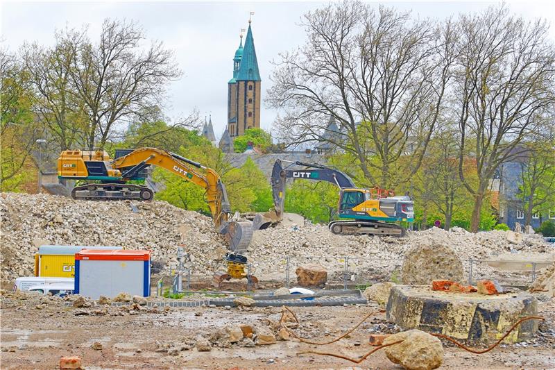 Um im Pfalzquartier Platz für ein Vier-Sterne-Hotel samt Stadthalle zu schaffen, waren in den vergangenen Monaten die Bagger aktiv.  Foto: Epping