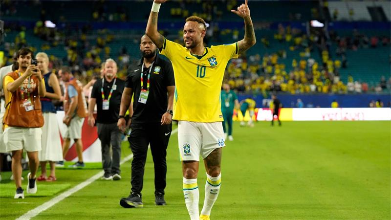Umjubelter Star: Brasiliens Neymar nach dem 3:0-Sieg gegen Schottland.