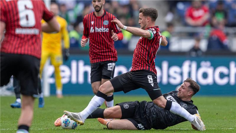 Remis im Topspiel: Hannover und Elversberg trennen sich 1:1 Umkämpftes Topspiel in Hannover.