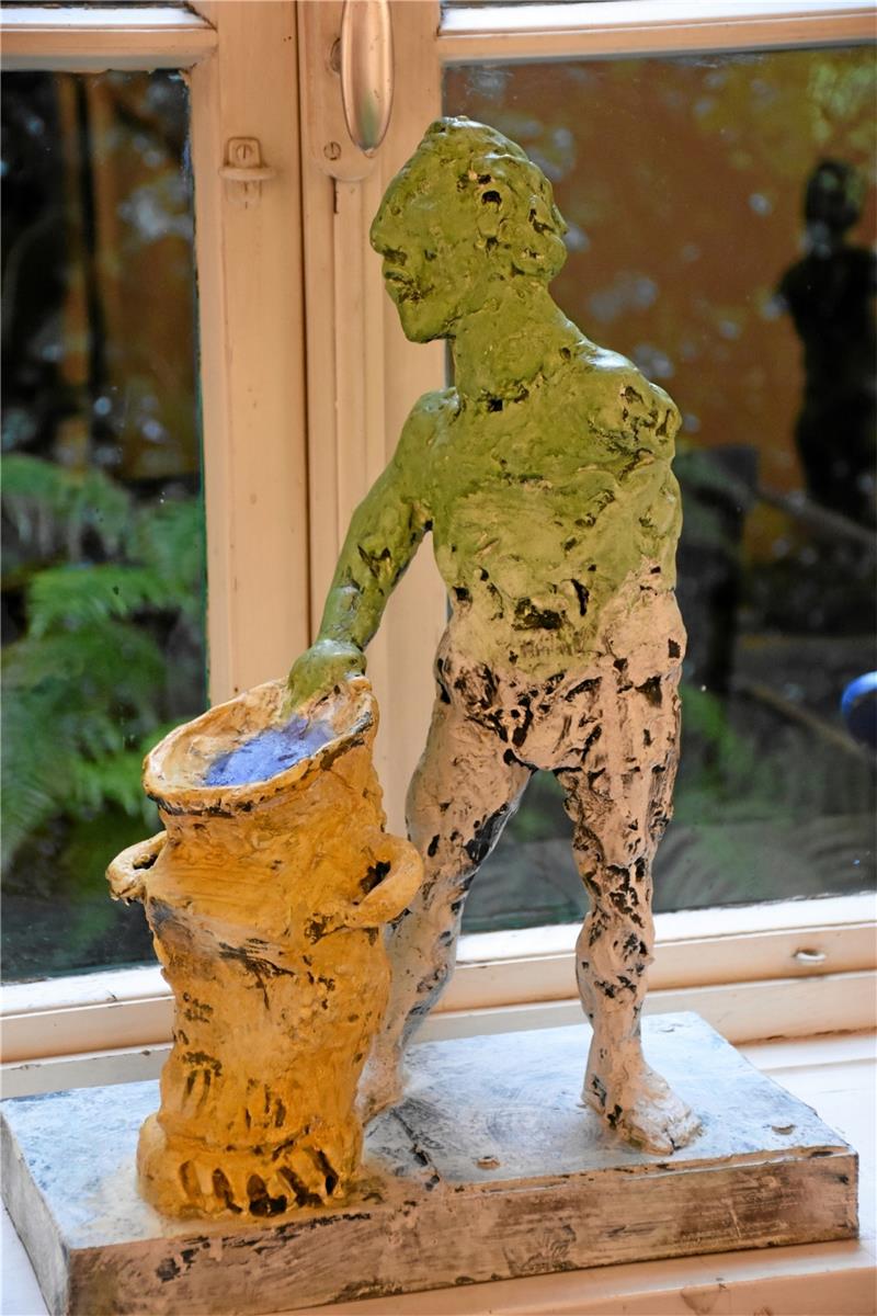 Umsetzung ins Dreidimensionale, hier der Wassermann als Bronze.
