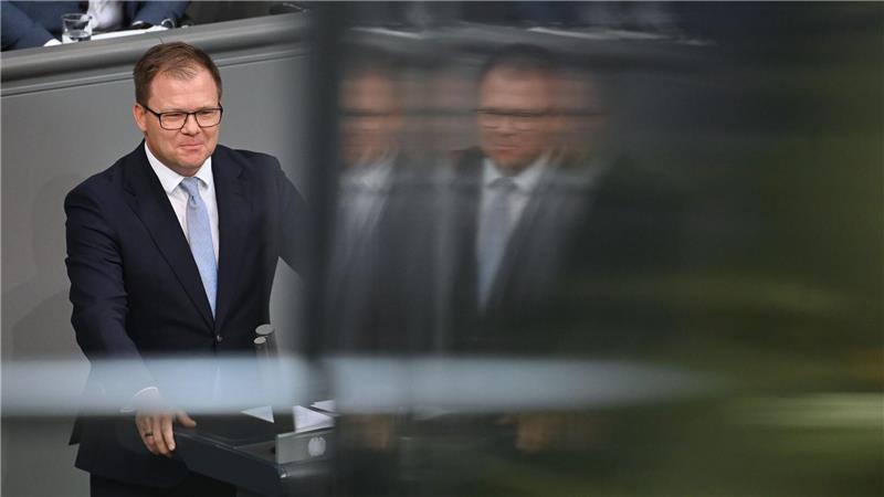Schneider: Meere müssen stärker geschützt werden Umweltminister Carsten Schneider spricht sich für einen besseren Schutz der Weltmeere aus. (Archivbild)