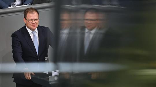 Umweltminister Carsten Schneider spricht sich für einen besseren Schutz der Weltmeere aus. (Archivbild)