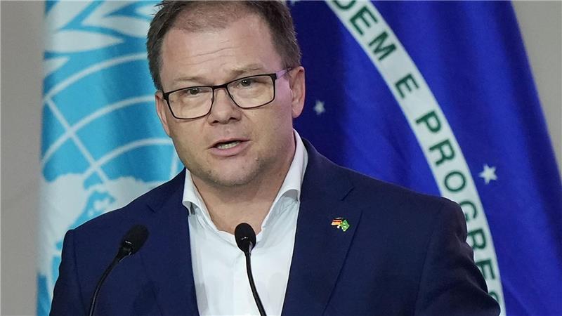 Umweltminister Schneider und Entwicklungsministerin Reem Alabali Radovan kündigten an, dass Deutschland für einen neuen Fonds zum Schutz des Regenwalds eine Milliarde Euro über einen Zeitraum von zehn Jahren bereitstellt. 