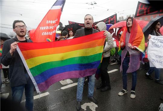 Unabhängige russische Medien weisen  darauf hin, dass die Richter nicht einmal klar gestellt hätten, wer genau in ihren Augen der «LGBT-Bewegung» angehört.