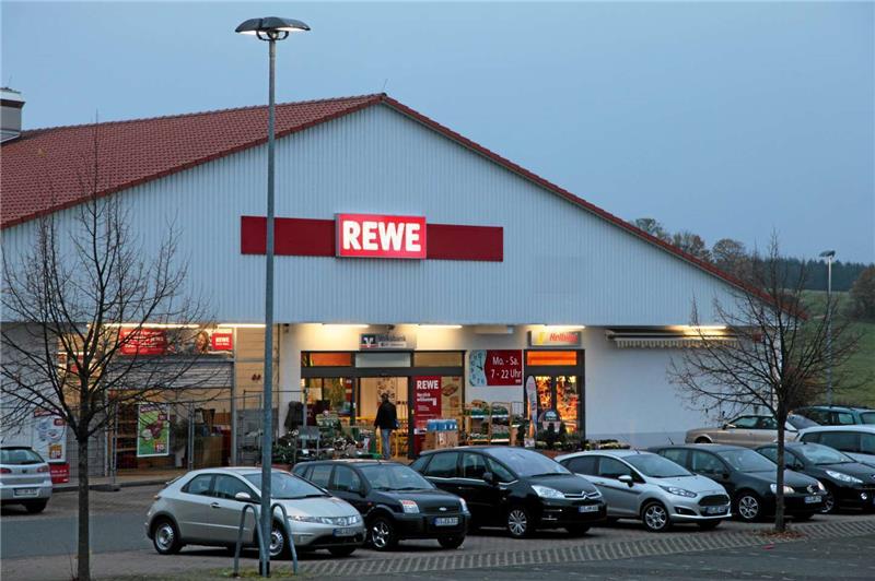 Unbekannte Täter brachen nächtens in den Zellerfelder Rewe-Markt ein und konnten mit ihrer Beute unerkannt entkommen.