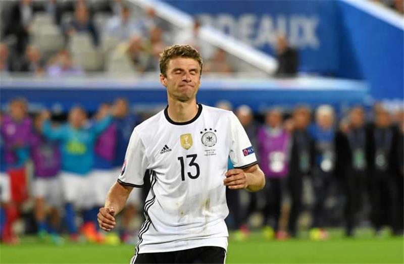 Und wieder vorbei: Thomas Müller trifft derzeit selbst per Elfmeter nicht mehr ins Tor.  Foto: dpa