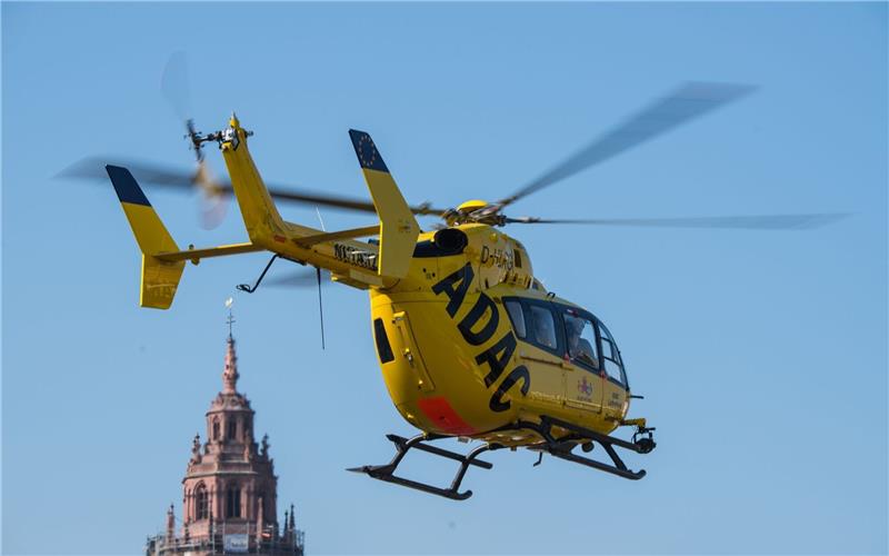 Weniger Einsätze für ADAC-Rettungshubschrauber Unfälle jeder Art - ob im Verkehr, bei der Arbeit, Freizeit oder im Sport - machen etwa 30 Prozent der Rettungseinsätze aus der Luft aus.