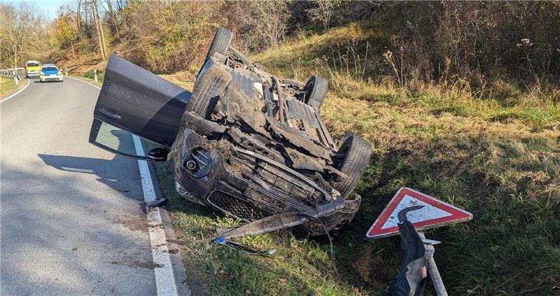 Unfall hinter Langelsheim: So findet die Polizei den Wagen vor.