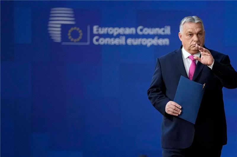 Ungarns Regierungschef Orban führt EU-Partner vor Ungarns Ministerpräsident Viktor Orban verhindert beim EU-Gipfel eine Einigung auf Finanzhilfen für die Ukraine.