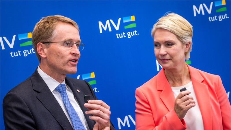 Ungeachtet ihrer unterschiedlichen Parteizugehörigkeit sindsich Daniel Günther (CDU), Ministerpräsident von Schleswig-Holstein, und Manuela Schwesig (SPD), die Ministerpräsidentin von Mecklenburg-Vorpommern, in dem Ziel einig, dass der Bund mehr für die Hafeninfrastruktur zahlen soll.  
