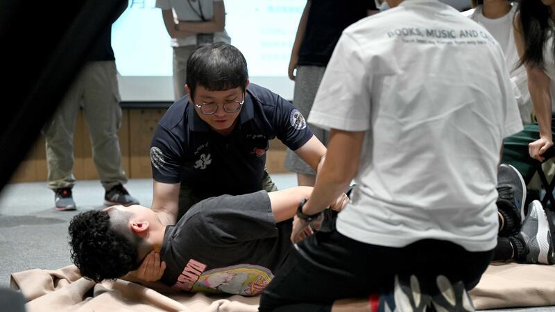 Ungefähr 40.000 Menschen haben der Akademie zufolge das Training seit Oktober 2022 bereits absolviert.