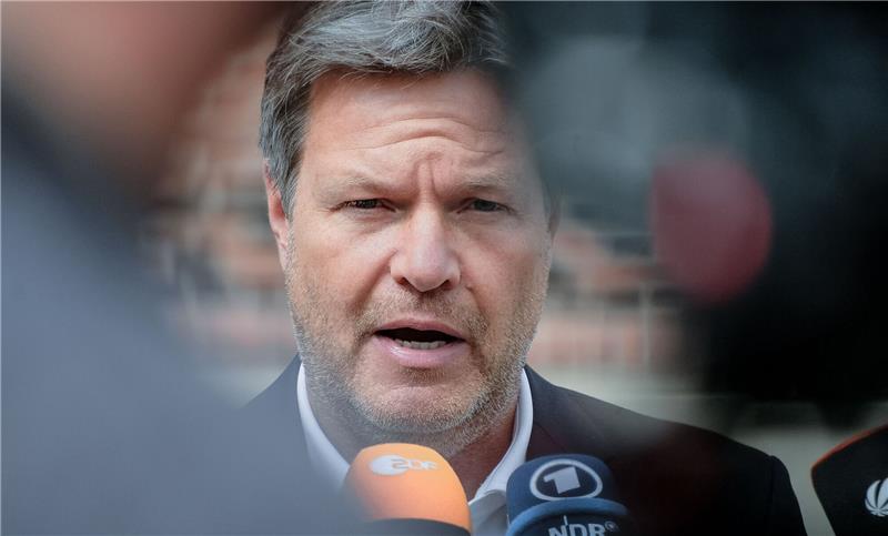 So will Habeck Gas sparen Ungewöhnliche Initiative in einer ernsten Situation: Um Deutschlands Gasverbrauch zu senken, schlägt Wirtschaftsminister Habeck unter anderem vor, verstärkt Kohlekraftwerke zum Einsatz zu bringen.