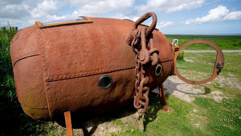 Schlafen in den Dünen: Ankerbojen sind bei Paaren beliebt Ungewöhnliche Schlafstätte: Eine Boje als Urlaubsdomizil