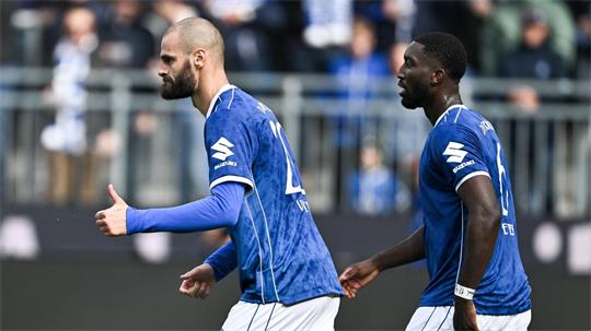 Unglücklich vor dem 0:1-Rückstand - Schütze zum wegweisenden 2:1: Darmstadts Aleksandar Vukotic (links).