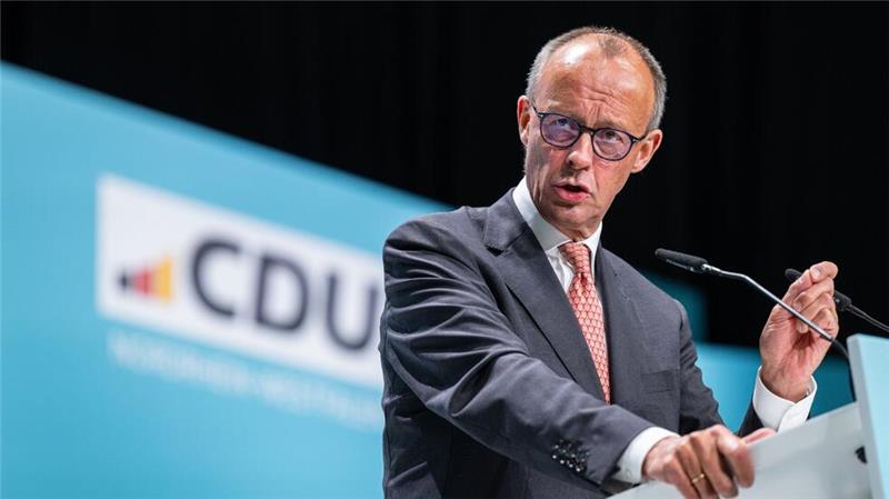 Unions-Kanzlerkandidat Friedrich Merz fordert den Zusammenhalt der demokratischen Mitte angesichts des Erstarkens der AfD.