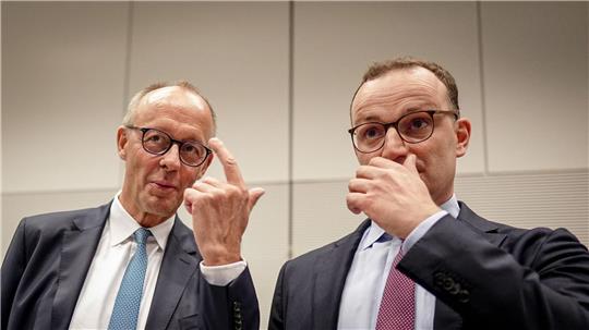 Unionsfraktionschef Jens Spahn verteidigt Bundeskanzler Friedrich Merz beim Thema Migration im Stadtbild. (Archivfoto)