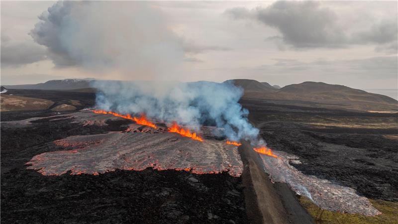 Lavamassen nahe Fischerort - Neuer Vulkanausbruch auf Island Unklar ist, wie lange der Ausbruch diesmal dauern wird.