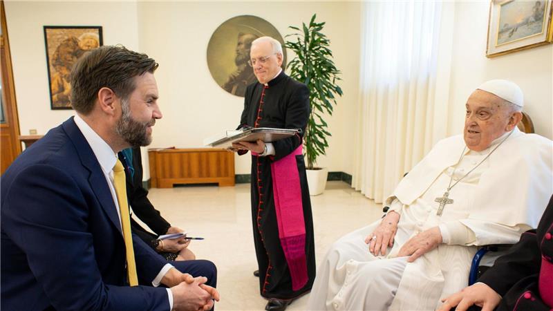 Papst spendet trotz Krankheit Segen Urbi et Orbi Unmittelbar vor dem Segen empfing der Papst US-Vizepräsident JD Vance.