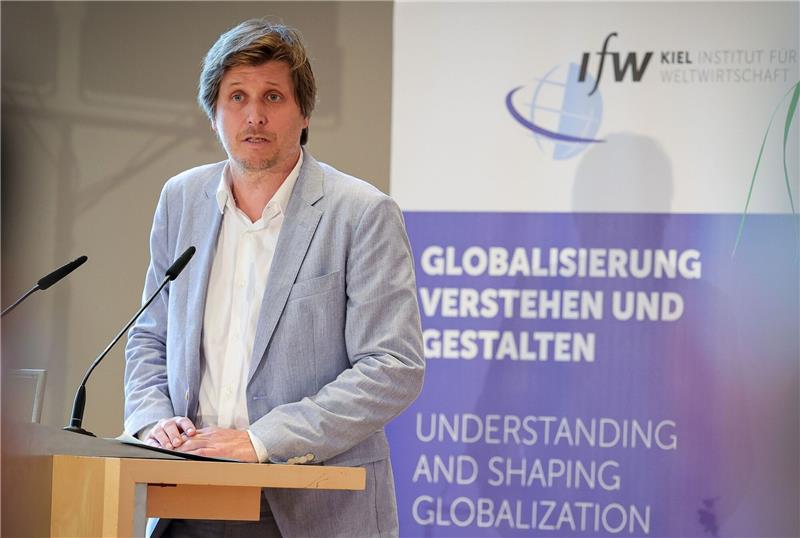 «Unser größter Wettbewerbsnachteil sind nicht Unternehmenssteuern, sondern Fachkräftemangel und Demografie. Wir brauchen eine Million Migranten», sagt der Präsident des Kieler Instituts für Weltwirtschaft, Moritz Schularick.
