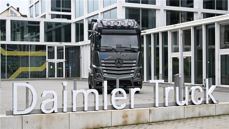 Marktschwäche in Nordamerika macht Daimler Truck zu schaffen Unsichere Aussichten: Daimler Truck kürzt Prognose. (Archivbild)