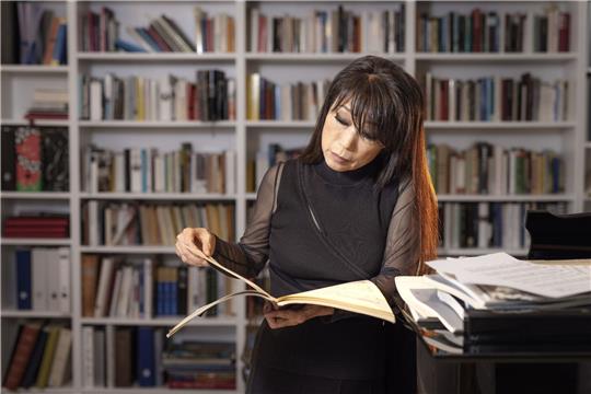 Unsuk Chin wohnt in Berlin.