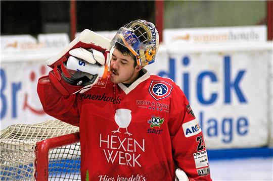 Unter Bestandsschutz: Torwart Taylor Dupuis spielte bereits in der vergangenen Saison für die Harzer Falken und kann als Nicht-EU-Ausländer auch in der nächsten Saison eingesetzt werden. Foto: Drechsler