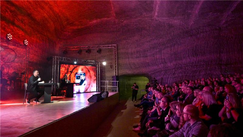 Unter Tage wird’s gruselig: Fitzek und Strauss präsentieren „REM“ im Bergwerk Sondershausen