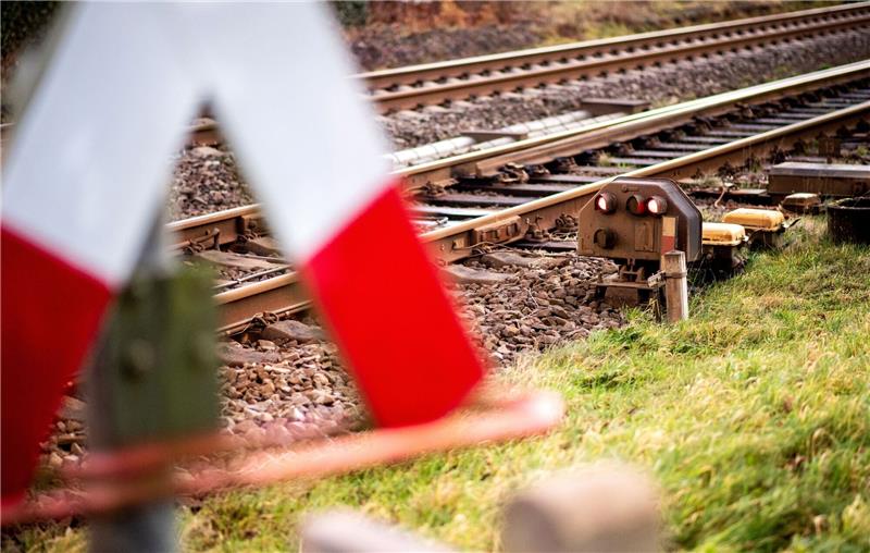 Bahn will ab diesem Jahr auf Glyphosat verzichten Unter anderem an Bahndämmen soll künftig auf den Unkrautvernichter Glyphosat verzichtet werden.