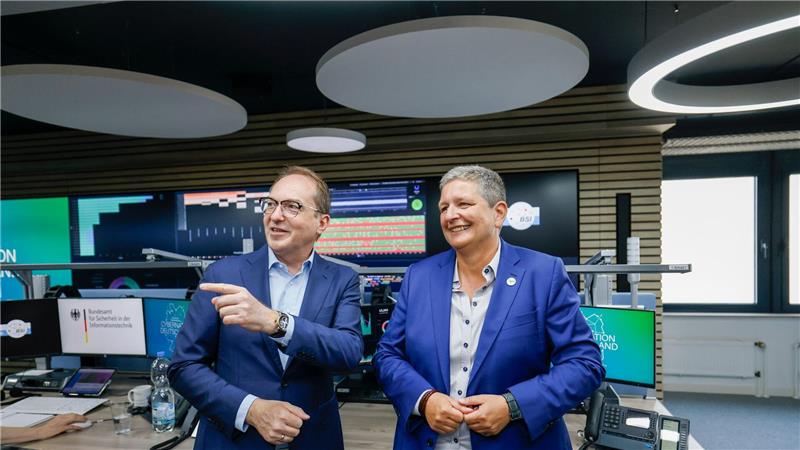 Unter anderem beim Bundesamt für Sicherheit in der Informationstechnik (BSI) fallen zusätzliche Personalkosten an. (Archivbild) 