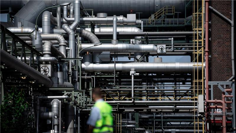 EU-Kommission macht Weg für Industriestrompreis frei Unter anderem die Chemieindustrie steht in Deutschland wegen der hohen Energiekosten unter Druck. (Archivbild).