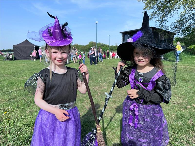 Kleine Hexen und Teufel: Kinder feiern Walpurgis im Harz Unter anderem in Bad Harzburg haben die Kinder ihr Walpurgisfest gefeiert. Foto: Schlegel