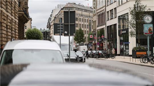 Unter anderem in Hamburg werden Objekte durchsucht.