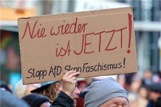 Unter anderem in Magdeburg demonstrierten die Menschen gegen rechts.