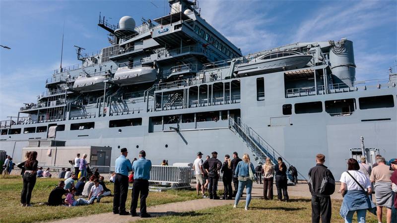 Unter dem Kommando von Fregattenkapitän Martin Kiesewetter wird der Einsatzgruppenversorger an der Standing NATO Maritime Group 1 (SNMG 1) teilnehmen.
