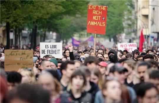 Unter dem Motto «Revolutionärer 1. Mai» hatten linke und linksradikale Gruppen zu einer Demonstration am Tag der Arbeit aufgerufen.