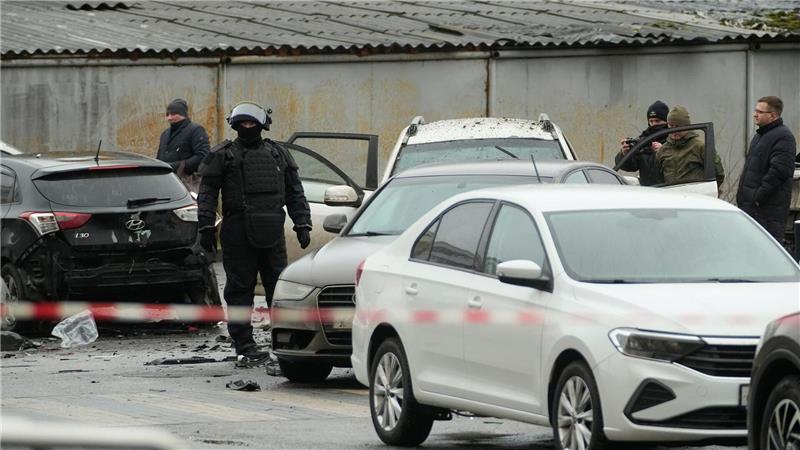 Unter dem Wagen soll eine Haftmine explodiert sein.