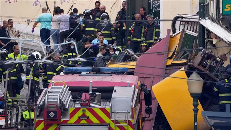 Unter den 17 Toten des Seilbahnunglücks in Lissabon ist nach Angaben des Auswärtigen Amtes auch ein Deutscher.
