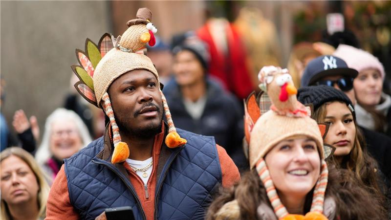 Hunderttausende bestaunen Thanksgiving-Parade in New York Unter den Hunderttausenden Zuschauern an der Straßen waren auch einige passend kostümiert.