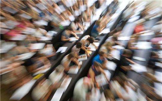 Unter den Studienberechtigten des Jahres 2022 stieg der Anteil der Frauen leicht an.