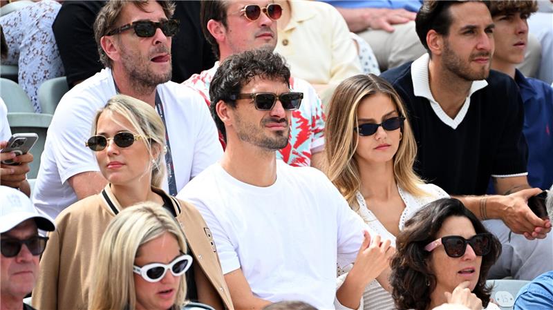Tennis-Märchen: Zverev und Maria in Wimbledon-Form Unter den Zuschauern auf dem Weissenhof war auch Mats Hummels.