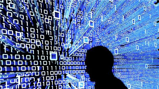 Unternehmen in Ostdeutschland nutzen Anwendungen und Technologien Künstlicher Intelligenz deutlich seltener als Firmen in Westdeutschland. (Symbolbild)