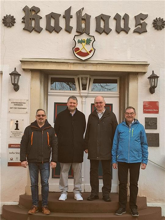 Unterstützen den Bürgermeisterkandidaten (v.l.): Bernd Reiner (Vorsitzender Hornburg), Martin Schulze, Stefan Lüttgau (Vorsitzender Schladen-Werla), Karl-Jürgen Heldt (Fraktionsvorsitzender Rat Schladen-Werla).