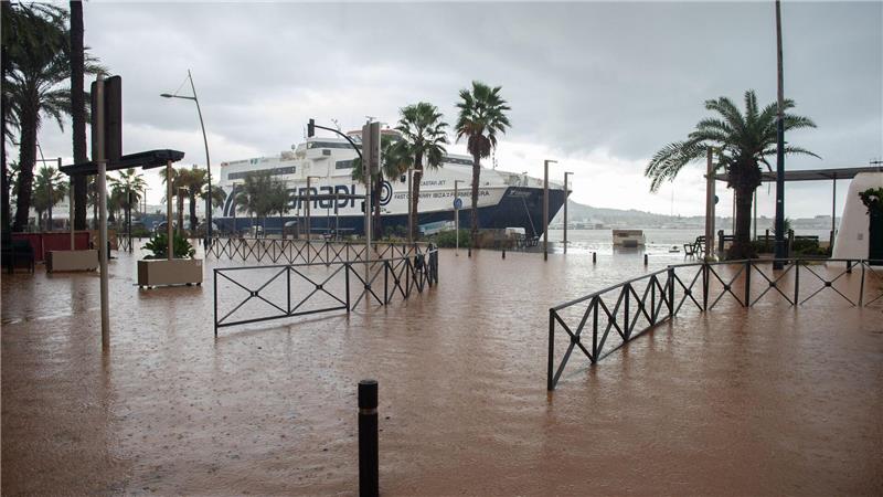 Bilder des Tages Unwetter auf Ibiza: Straßen nach Starkregen überflutet