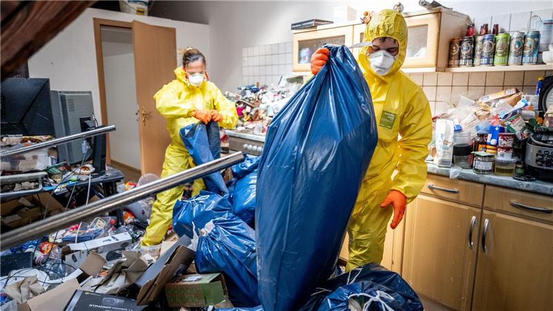Unzählige Müllsäcke sind zu packen, bis die Wohnung geräumt ist.