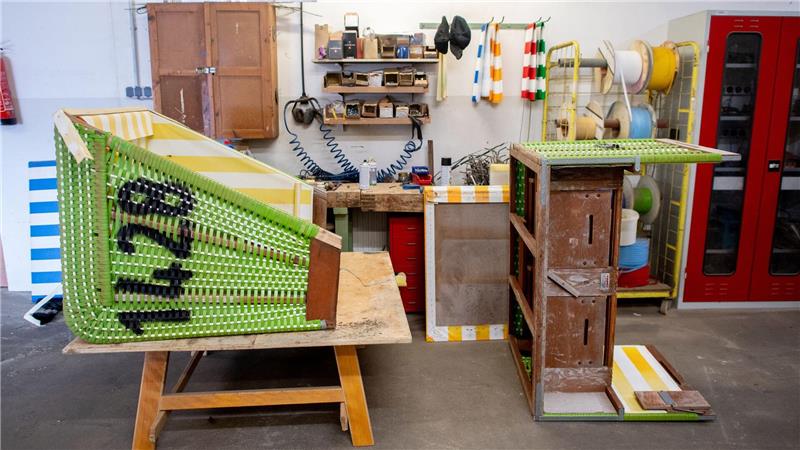 Urlauberinnen und Urlauber können ihren Strandkorb schon lange im Voraus über das Internet buchen – auch wenn die Körbe da noch im Lager stehen oder in der Werkstatt sind.