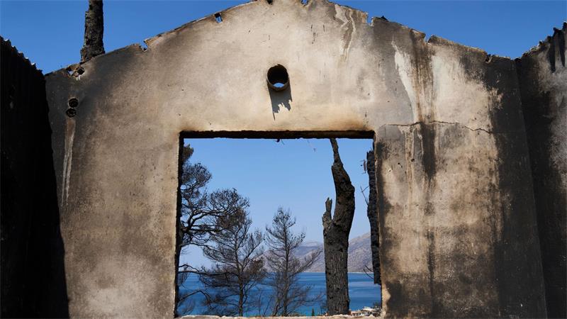 Urlaubsparadies abgebrannt: Schätzungsweise 10.000 Einwohner und Urlauber mussten die Region wegen der Brände verlassen.